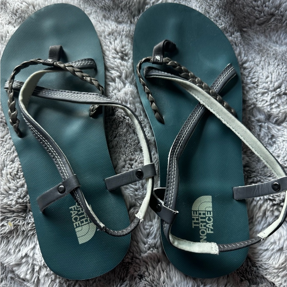 Women’s North face sandals size 8 new